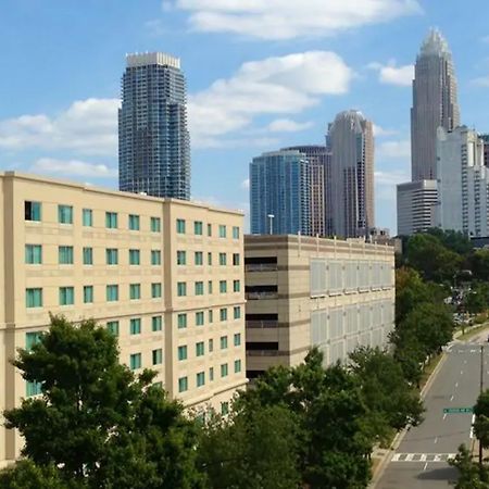 Doubletree By Hilton Charlotte Uptown Hotell Exteriör bild