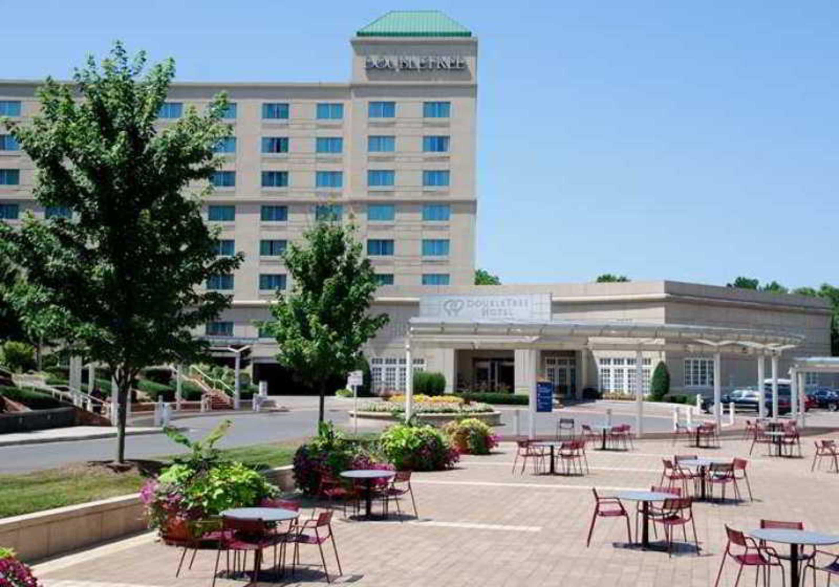 Doubletree By Hilton Charlotte Uptown Hotell Exteriör bild