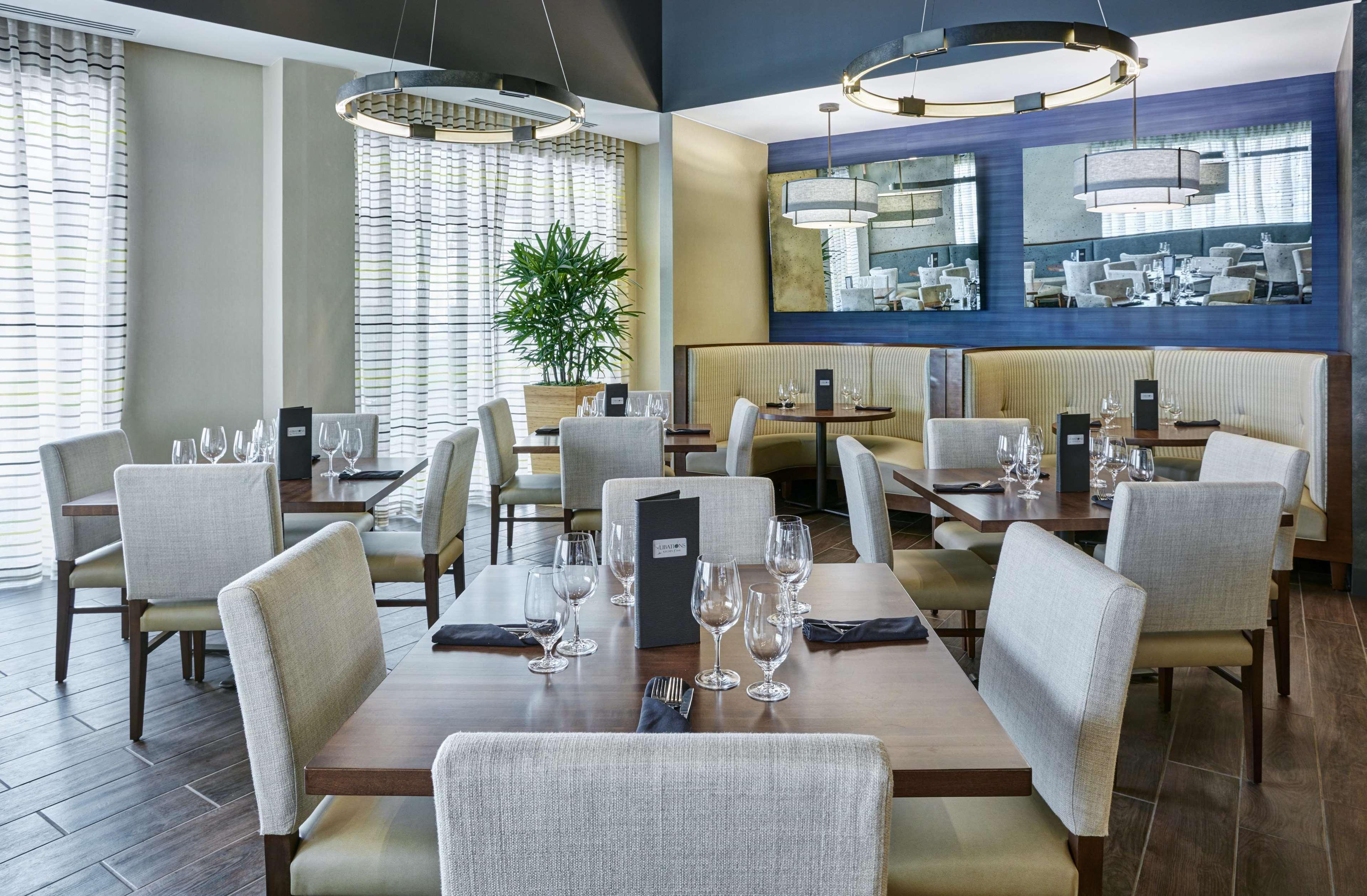 Doubletree By Hilton Charlotte Uptown Hotell Exteriör bild