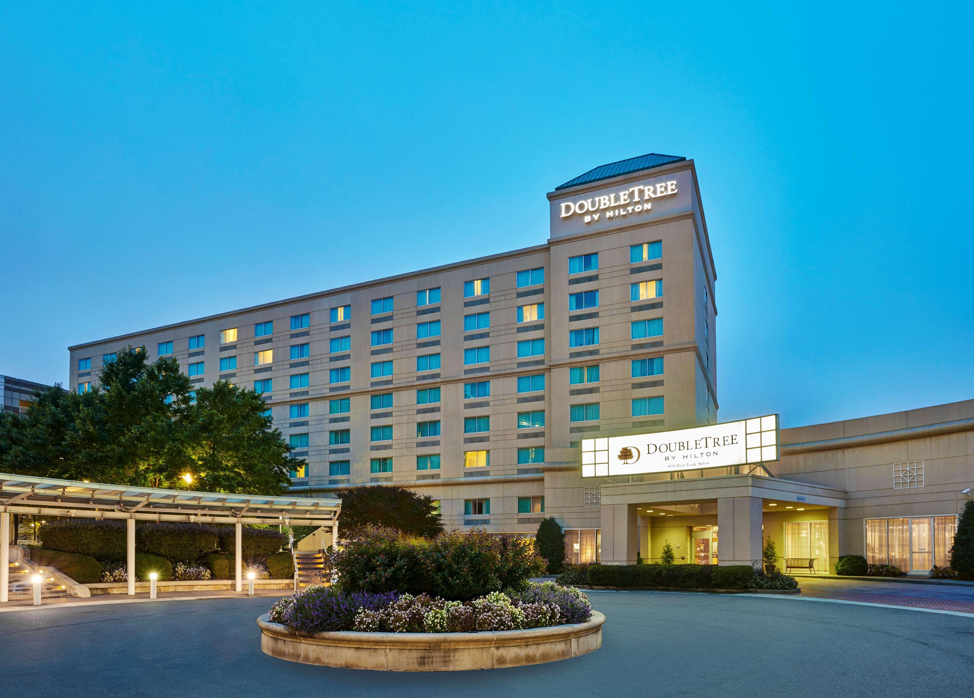 Doubletree By Hilton Charlotte Uptown Hotell Exteriör bild