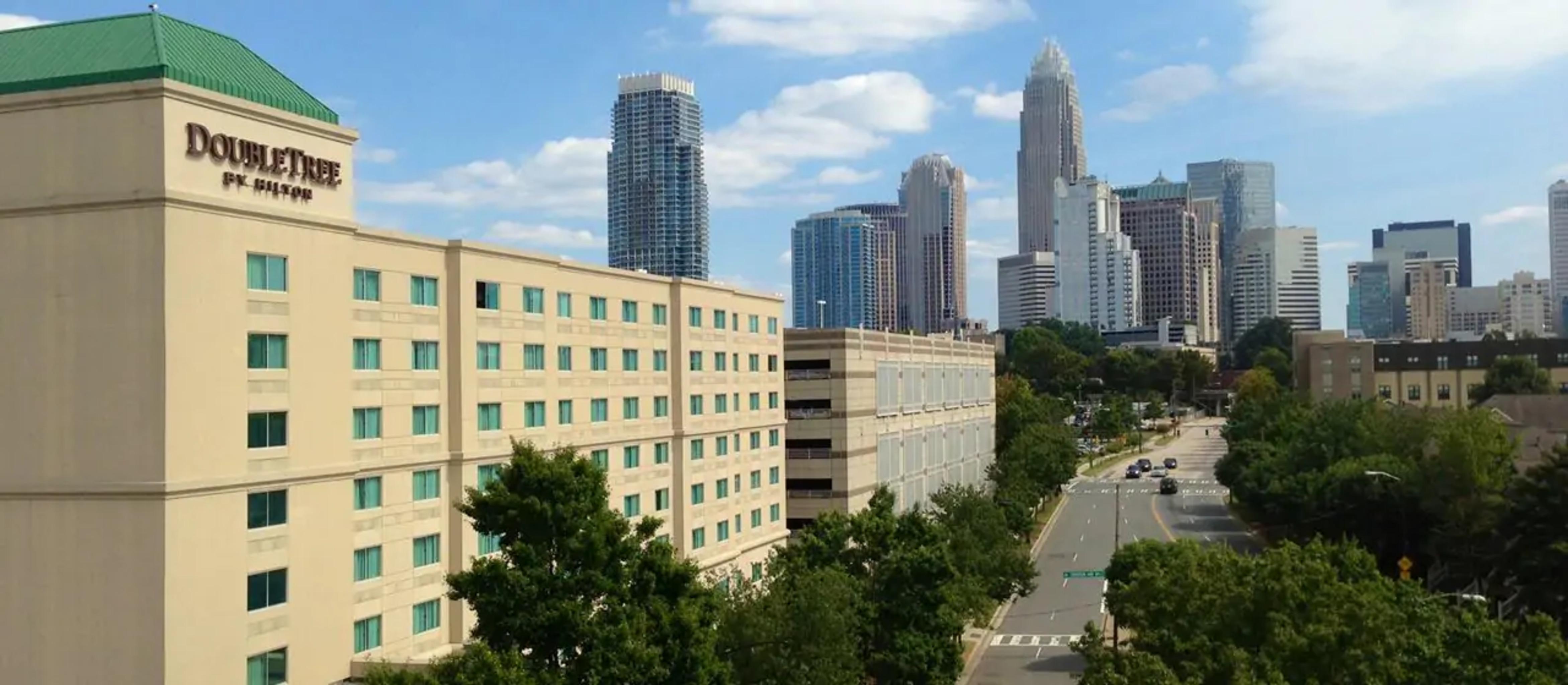 Doubletree By Hilton Charlotte Uptown Hotell Exteriör bild