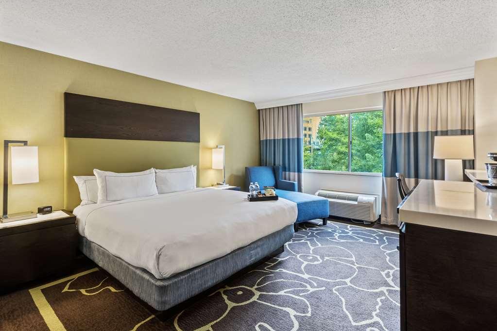 Doubletree By Hilton Charlotte Uptown Hotell Rum bild