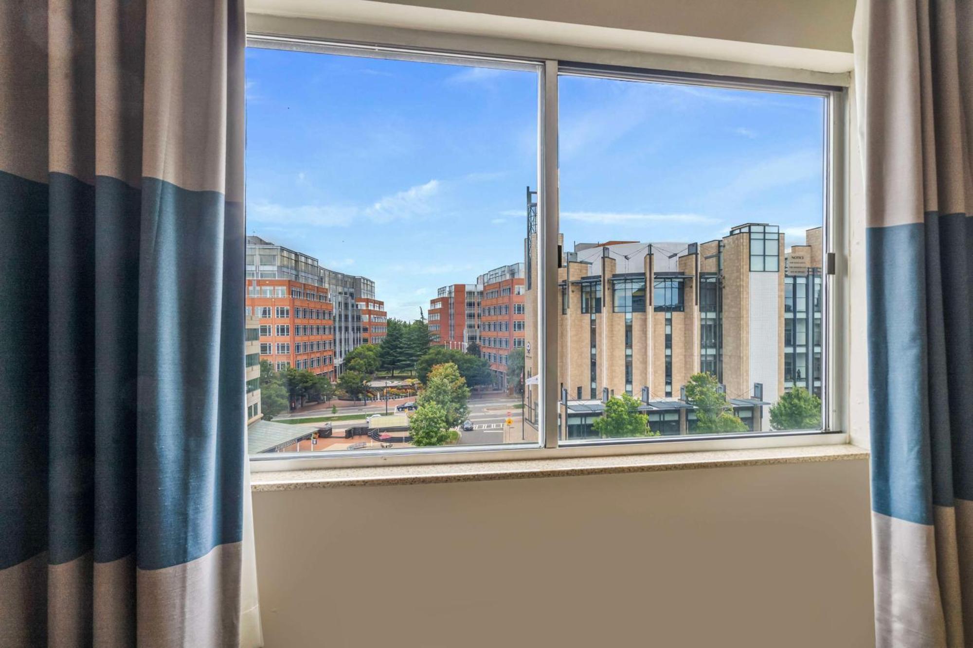 Doubletree By Hilton Charlotte Uptown Hotell Exteriör bild