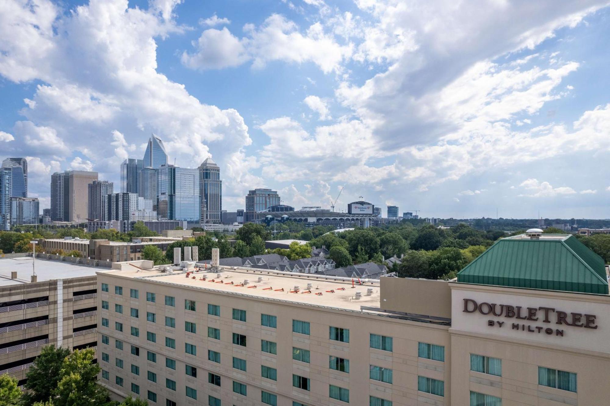 Doubletree By Hilton Charlotte Uptown Hotell Exteriör bild