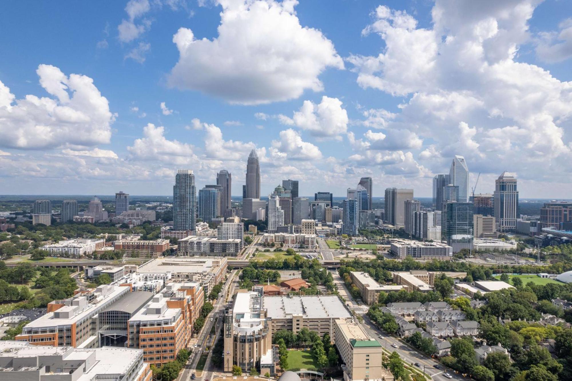 Doubletree By Hilton Charlotte Uptown Hotell Exteriör bild