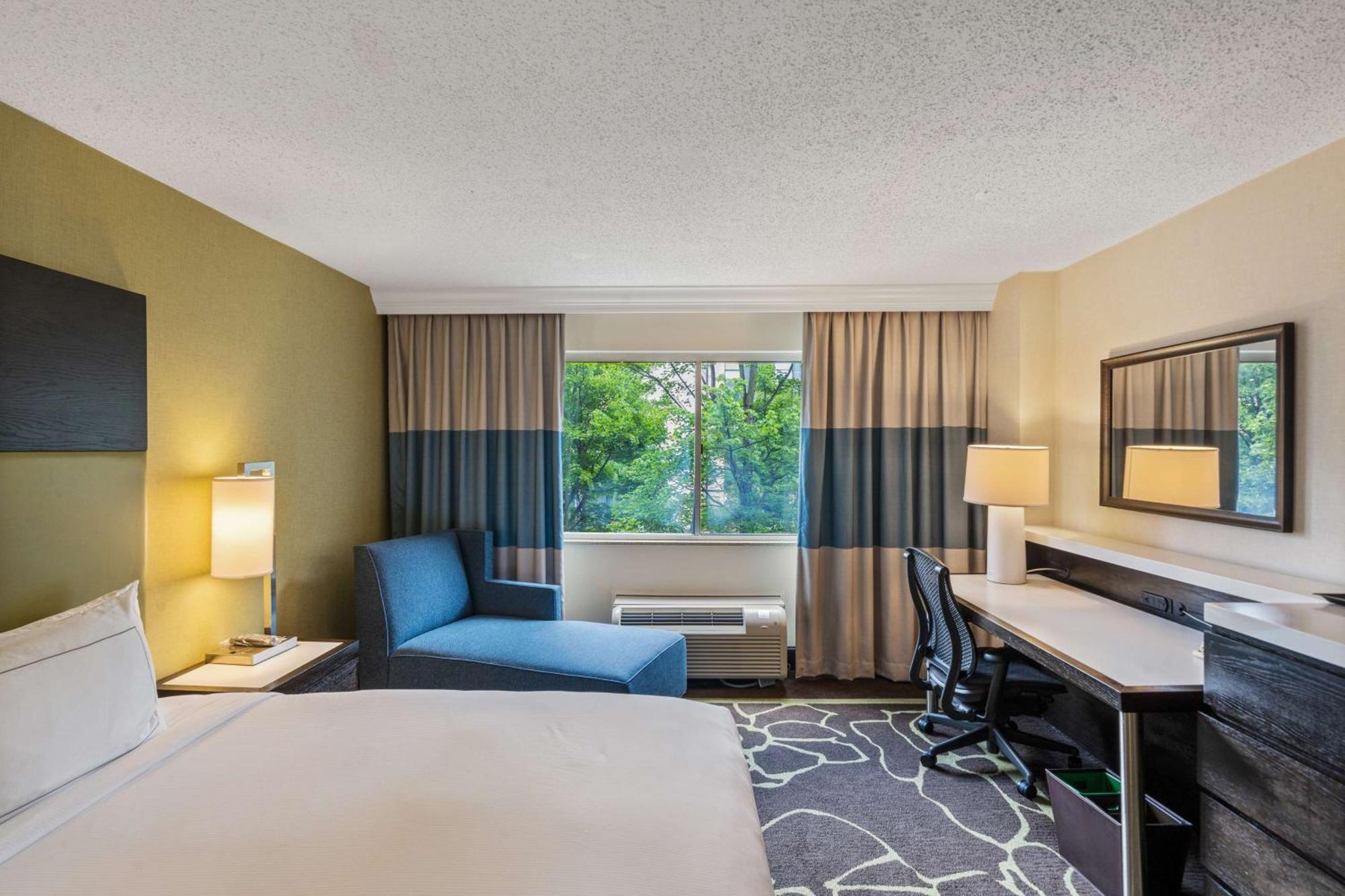 Doubletree By Hilton Charlotte Uptown Hotell Exteriör bild