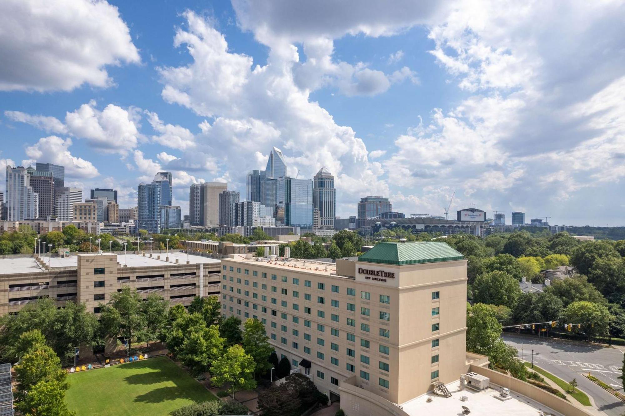 Doubletree By Hilton Charlotte Uptown Hotell Exteriör bild
