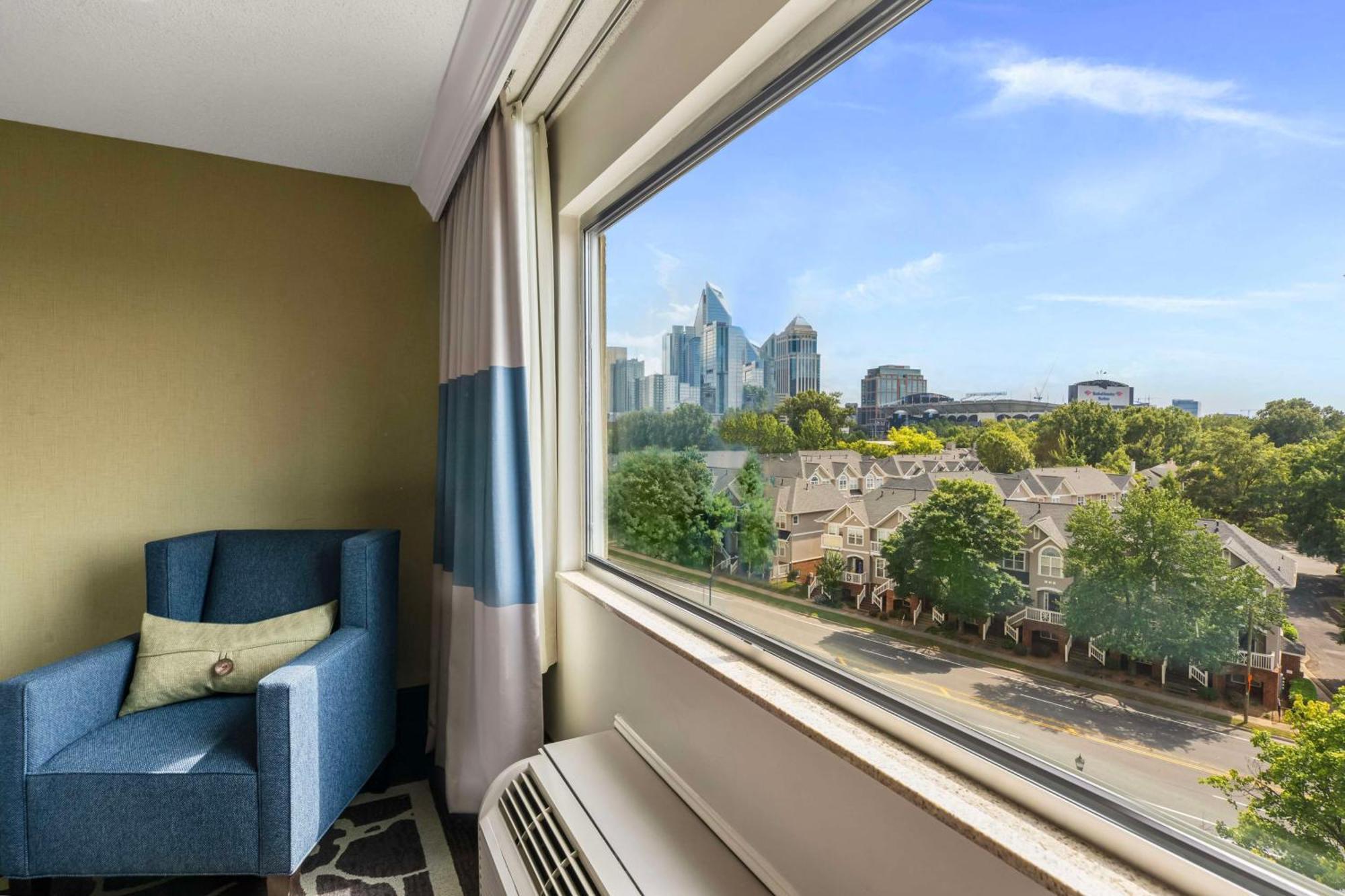Doubletree By Hilton Charlotte Uptown Hotell Exteriör bild