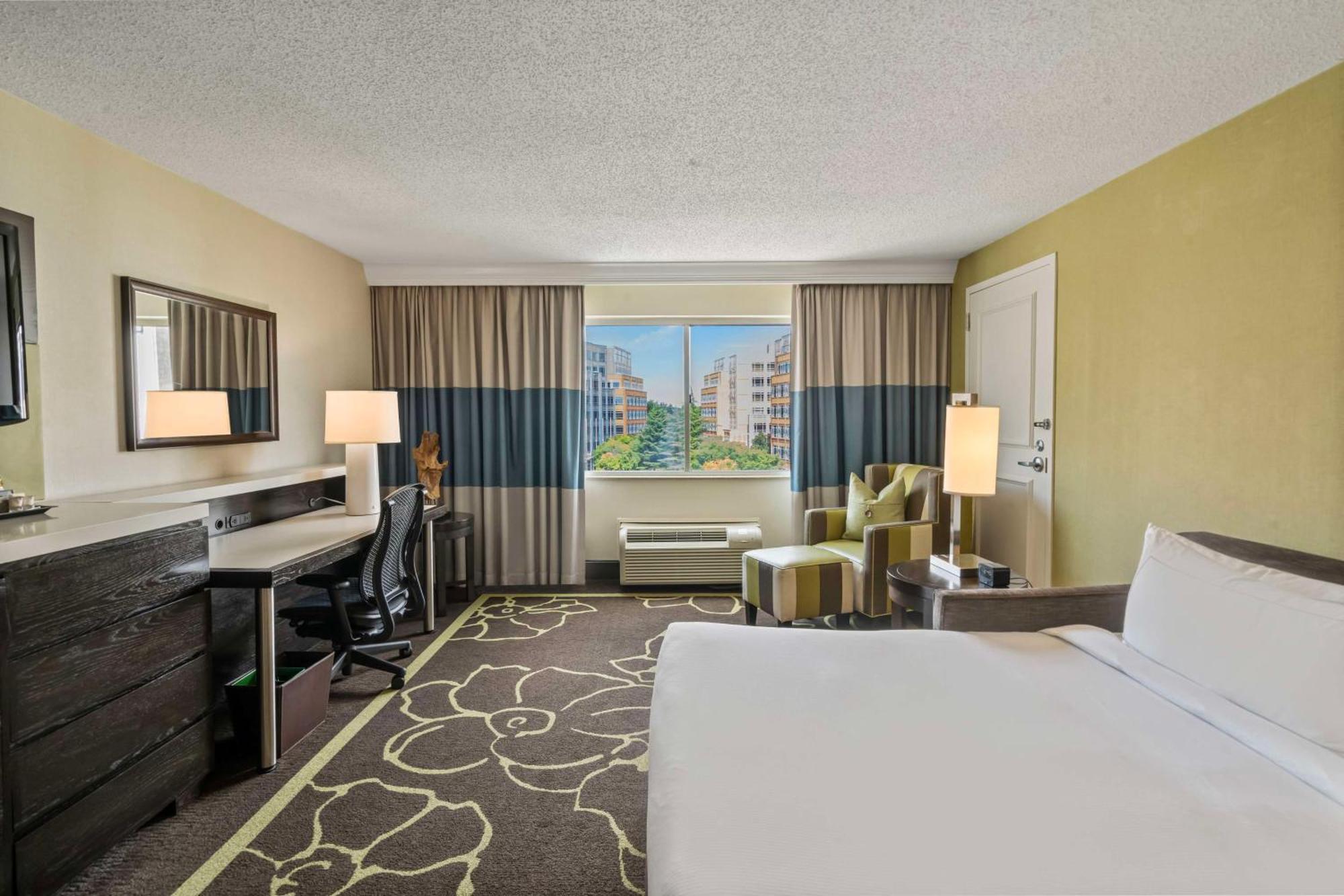 Doubletree By Hilton Charlotte Uptown Hotell Exteriör bild